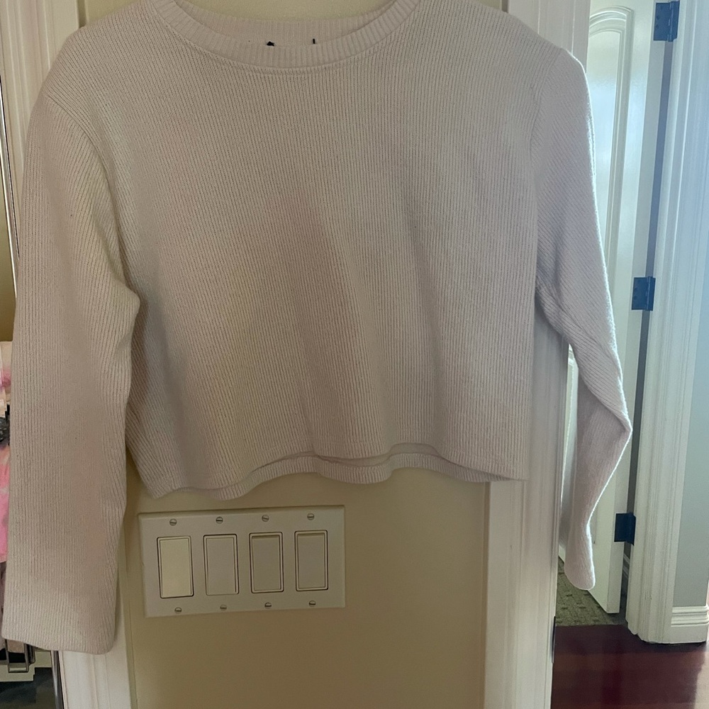 Fuzzy cropped crewneck